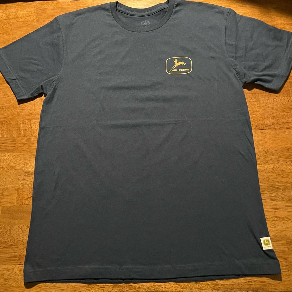 Graphic T-Shirt - John Deere - Men’s Large